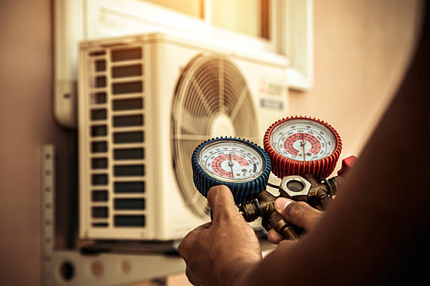 Professional Hvac Repair technician working in Weimar, TX